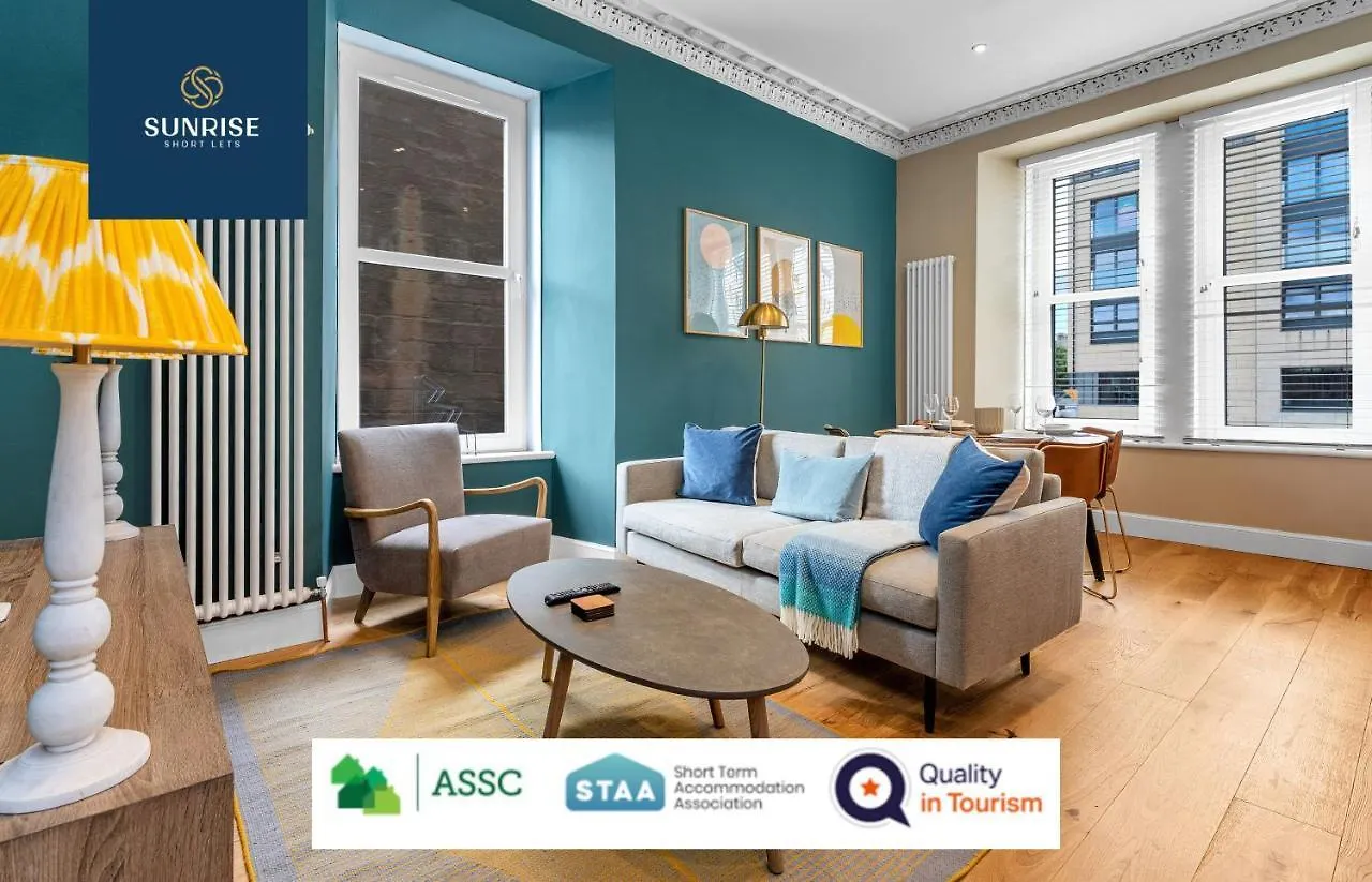 Leith Walk, Is 3 Rooms, King Beds With Tvs, Central Location, Albert Place, Wifi, Sleeps 6, Great For Contractors, Business, Relocation, Groups, Long Stays Welcome, Weekly Or Monthly, Just Ask Sunriseshortlets Edinburg