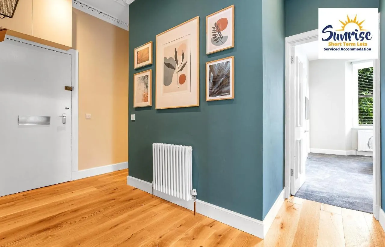 Apartment Leith Walk, Is 3 Rooms, King Beds With Tvs, Central Location, Albert Place, Wifi, Sleeps 6, Great For Contractors, Business, Relocation, Groups, Long Stays Welcome, Weekly Or Monthly, Just Ask Sunriseshortlets Edinburgh