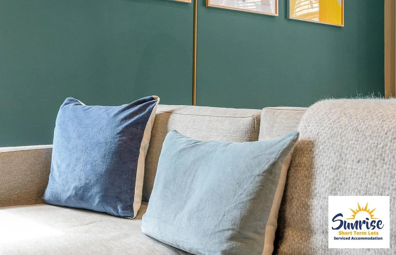 Leith Walk, Is 3 Rooms, King Beds With Tvs, Central Location, Albert Place, Wifi, Sleeps 6, Great For Contractors, Business, Relocation, Groups, Long Stays Welcome, Weekly Or Monthly, Just Ask Sunriseshortlets Edinburgh 0*,