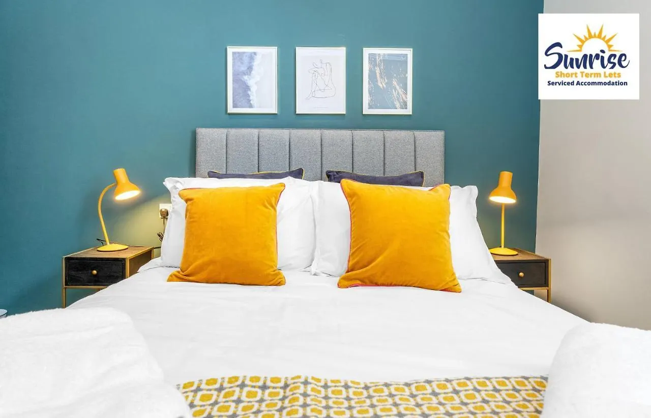 Leith Walk, Is 3 Rooms, King Beds With Tvs, Central Location, Albert Place, Wifi, Sleeps 6, Great For Contractors, Business, Relocation, Groups, Long Stays Welcome, Weekly Or Monthly, Just Ask Sunriseshortlets Edinburgh United Kingdom