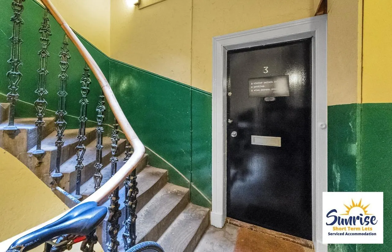 Leith Walk, Is 3 Rooms, King Beds With Tvs, Central Location, Albert Place, Wifi, Sleeps 6, Great For Contractors, Business, Relocation, Groups, Long Stays Welcome, Weekly Or Monthly, Just Ask Sunriseshortlets Edinburgh Apartment