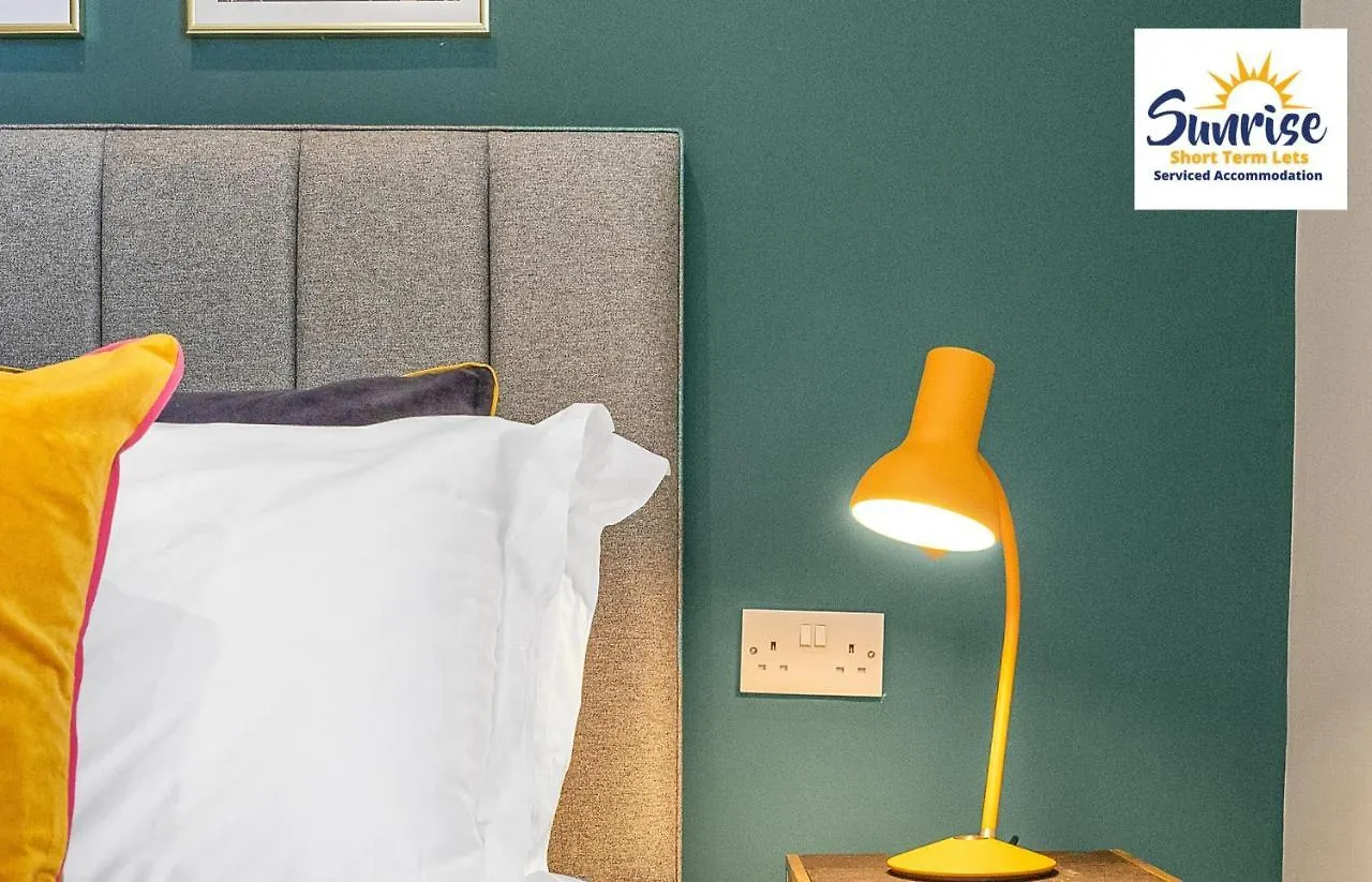 Apartment Leith Walk, Is 3 Rooms, King Beds With Tvs, Central Location, Albert Place, Wifi, Sleeps 6, Great For Contractors, Business, Relocation, Groups, Long Stays Welcome, Weekly Or Monthly, Just Ask Sunriseshortlets Edinburgh United Kingdom