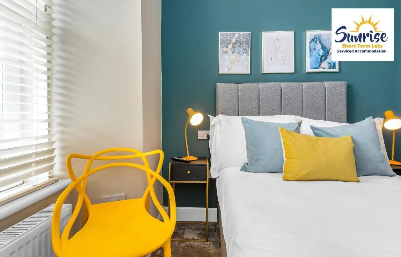Leith Walk, Is 3 Rooms, King Beds With Tvs, Central Location, Albert Place, Wifi, Sleeps 6, Great For Contractors, Business, Relocation, Groups, Long Stays Welcome, Weekly Or Monthly, Just Ask Sunriseshortlets Edinburgh United Kingdom