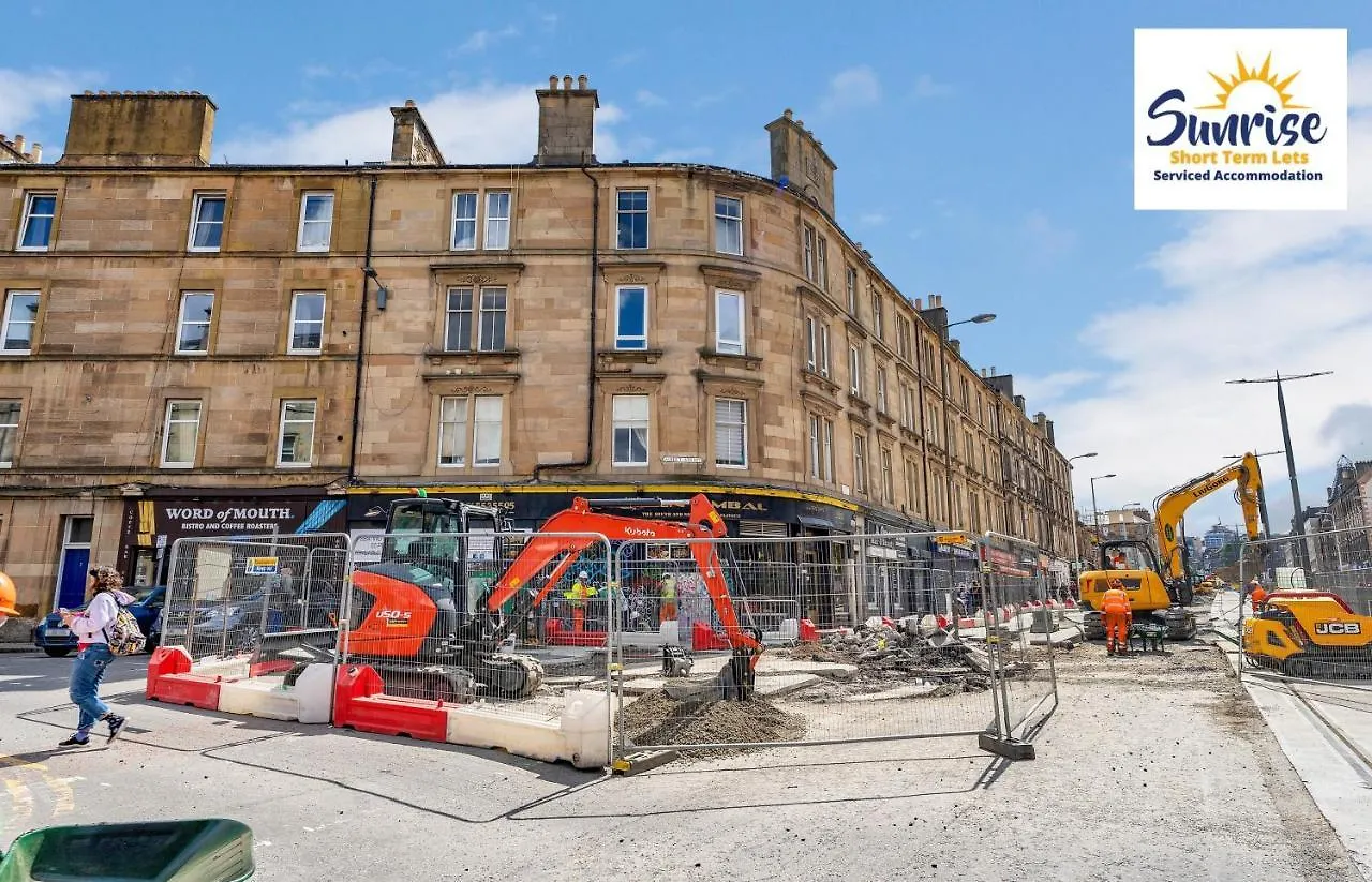 Leith Walk, Is 3 Rooms, King Beds With Tvs, Central Location, Albert Place, Wifi, Sleeps 6, Great For Contractors, Business, Relocation, Groups, Long Stays Welcome, Weekly Or Monthly, Just Ask Sunriseshortlets Edinburgh