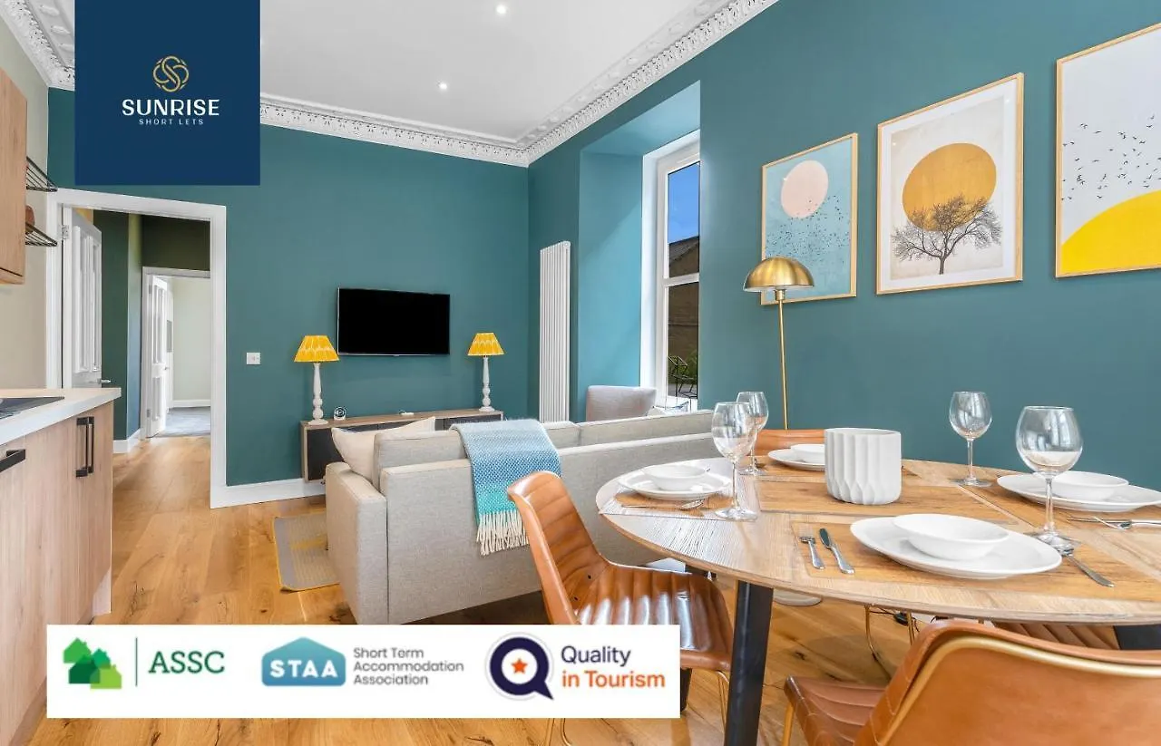 Apartment Leith Walk, Is 3 Rooms, King Beds With Tvs, Central Location, Albert Place, Wifi, Sleeps 6, Great For Contractors, Business, Relocation, Groups, Long Stays Welcome, Weekly Or Monthly, Just Ask Sunriseshortlets Edinburgh