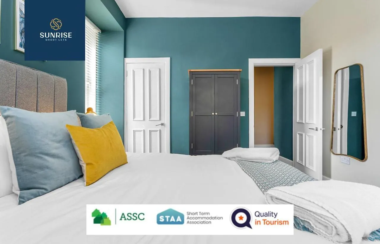 Leith Walk, Is 3 Rooms, King Beds With Tvs, Central Location, Albert Place, Wifi, Sleeps 6, Great For Contractors, Business, Relocation, Groups, Long Stays Welcome, Weekly Or Monthly, Just Ask Sunriseshortlets Edinburgh United Kingdom