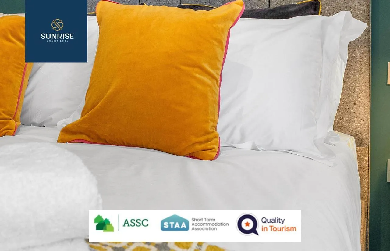Leith Walk, Is 3 Rooms, King Beds With Tvs, Central Location, Albert Place, Wifi, Sleeps 6, Great For Contractors, Business, Relocation, Groups, Long Stays Welcome, Weekly Or Monthly, Just Ask Sunriseshortlets Edinburgh 0*,  United Kingdom