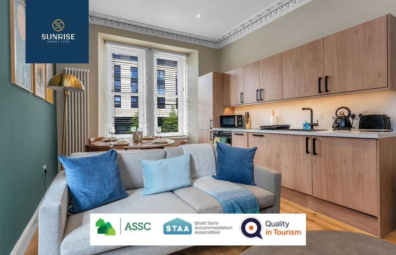 Leith Walk, Is 3 Rooms, King Beds With Tvs, Central Location, Albert Place, Wifi, Sleeps 6, Great For Contractors, Business, Relocation, Groups, Long Stays Welcome, Weekly Or Monthly, Just Ask Sunriseshortlets Edinburgh Apartment