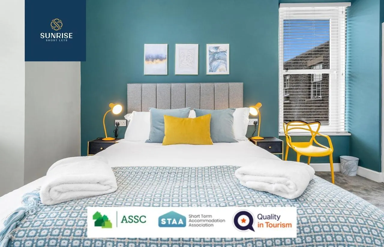 Leith Walk, Is 3 Rooms, King Beds With Tvs, Central Location, Albert Place, Wifi, Sleeps 6, Great For Contractors, Business, Relocation, Groups, Long Stays Welcome, Weekly Or Monthly, Just Ask Sunriseshortlets Edinburgh 0*,