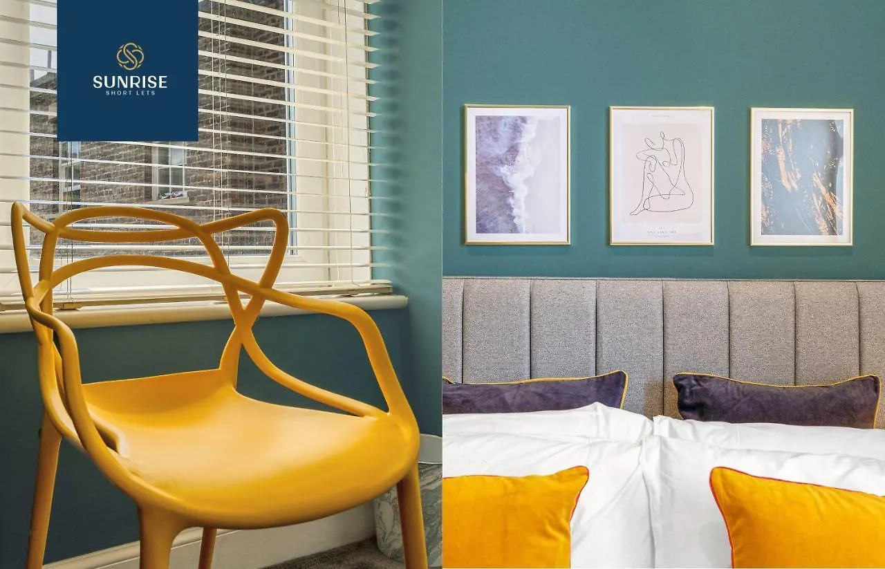 Leith Walk, Is 3 Rooms, King Beds With Tvs, Central Location, Albert Place, Wifi, Sleeps 6, Great For Contractors, Business, Relocation, Groups, Long Stays Welcome, Weekly Or Monthly, Just Ask Sunriseshortlets Edinburgh