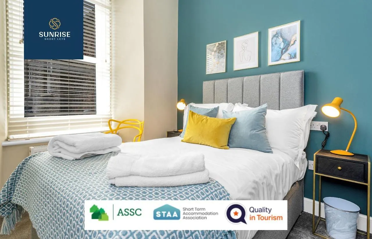 Leith Walk, Is 3 Rooms, King Beds With Tvs, Central Location, Albert Place, Wifi, Sleeps 6, Great For Contractors, Business, Relocation, Groups, Long Stays Welcome, Weekly Or Monthly, Just Ask Sunriseshortlets Edinburgh 0*,