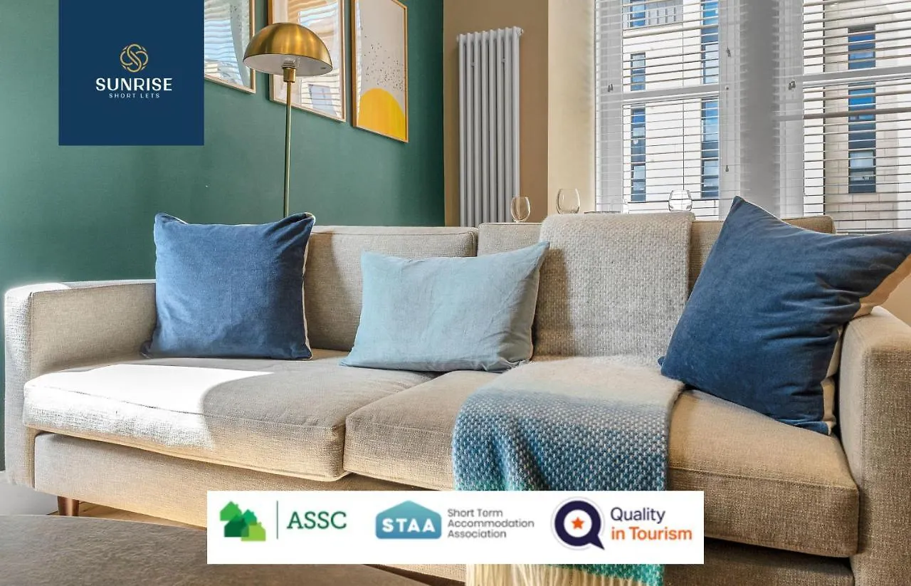 Leith Walk, Is 3 Rooms, King Beds With Tvs, Central Location, Albert Place, Wifi, Sleeps 6, Great For Contractors, Business, Relocation, Groups, Long Stays Welcome, Weekly Or Monthly, Just Ask Sunriseshortlets Edinburgh Apartment